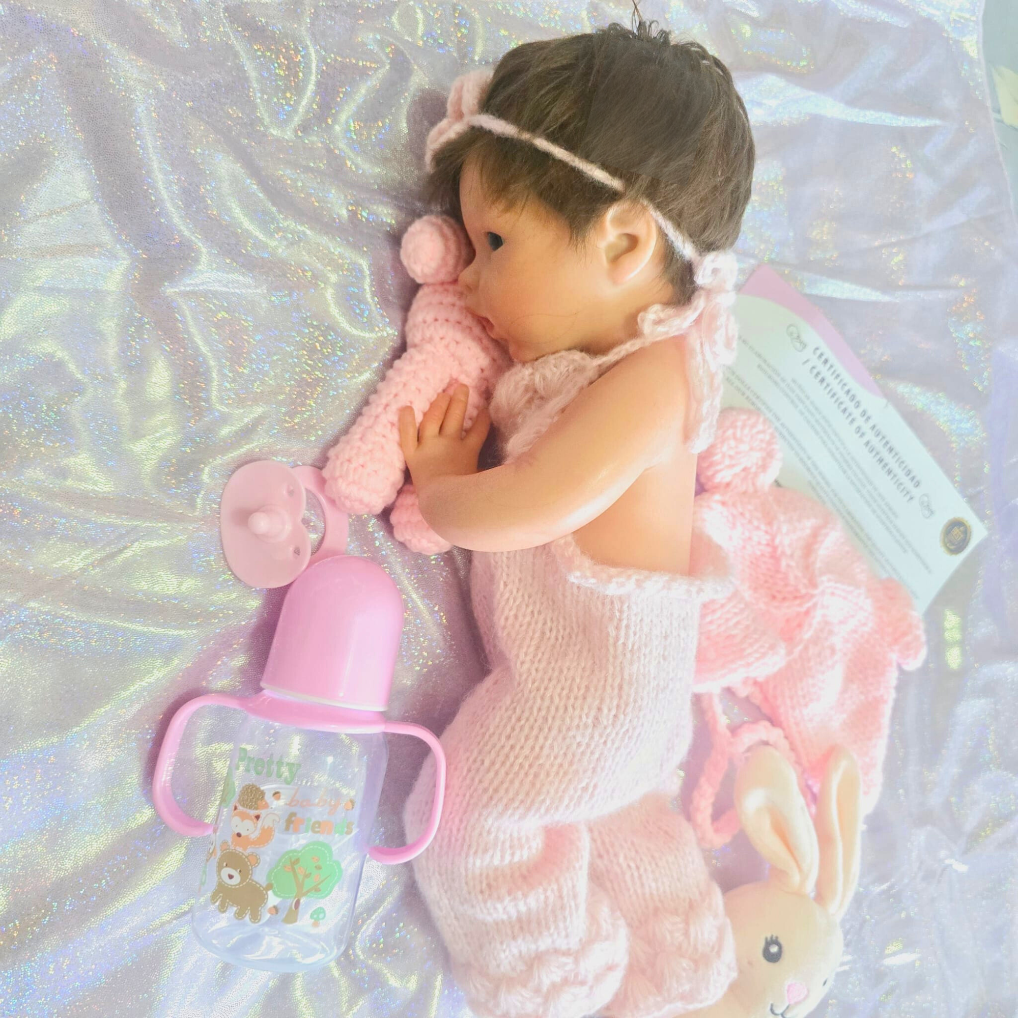 Bebé Reborn Silicona "Iris" (42cm, 2.2kg) – ¡Tacto Auténtico, Pelo Real y Puedes Bañarla! ☁️🎀