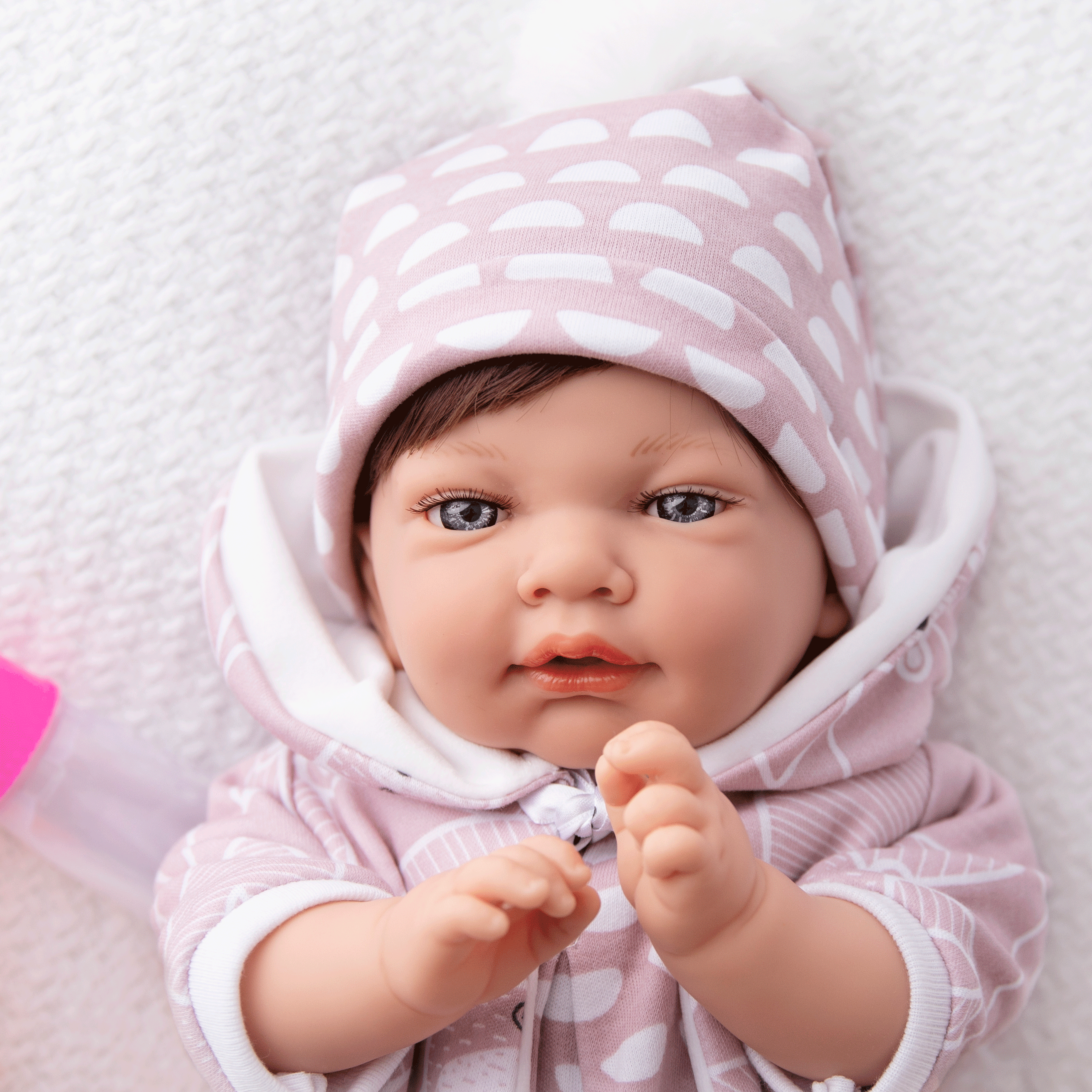 Muñeca "Inés" – Su Primera Bebé de Cuerpo Blandito (¡Incluye Biberones Mágicos