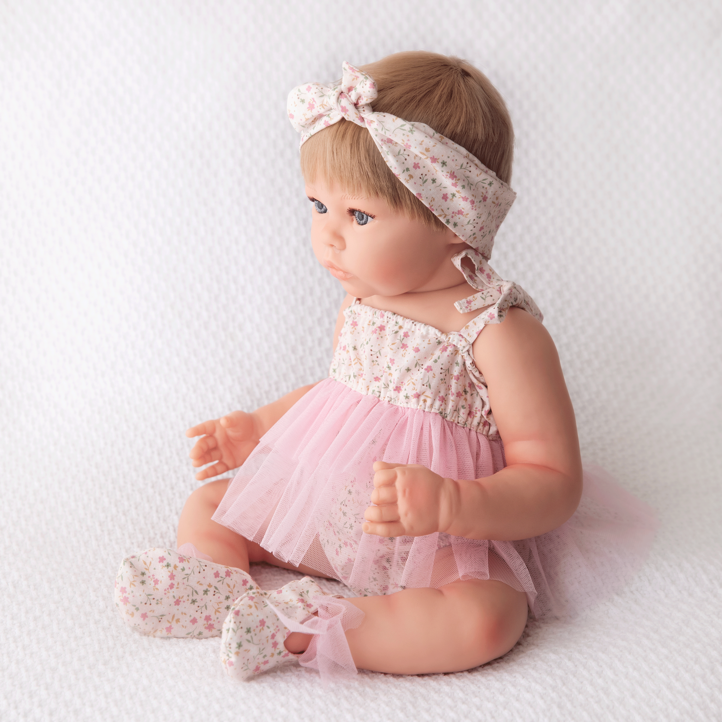 Bebé Reborn "India" (52 cm y 2 kg) – ¡La Bebé Realista que Podrás Bañar y Peinar!
