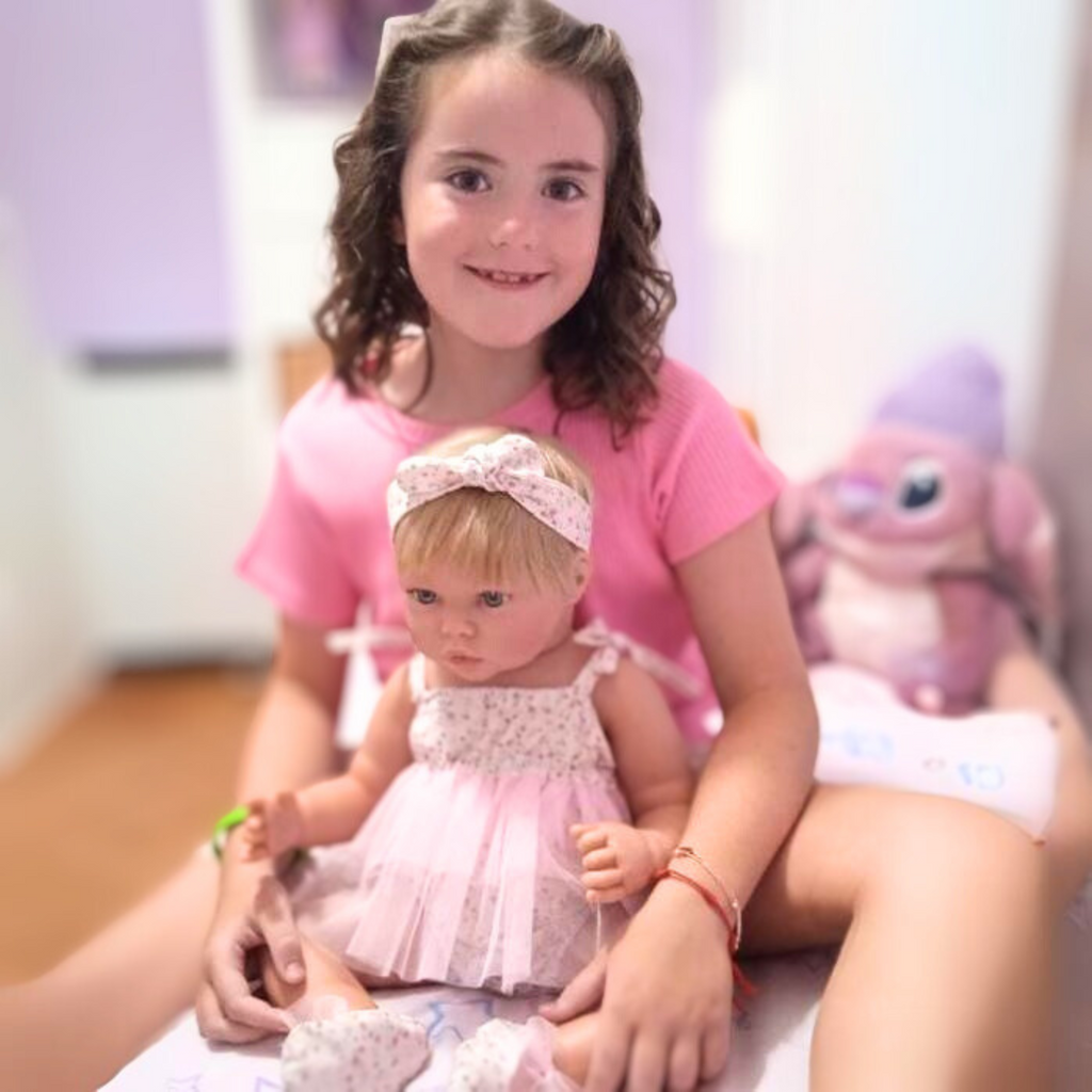 Bebé Reborn "India" (52 cm y 2 kg) – ¡La Bebé Realista que Podrás Bañar y Peinar!