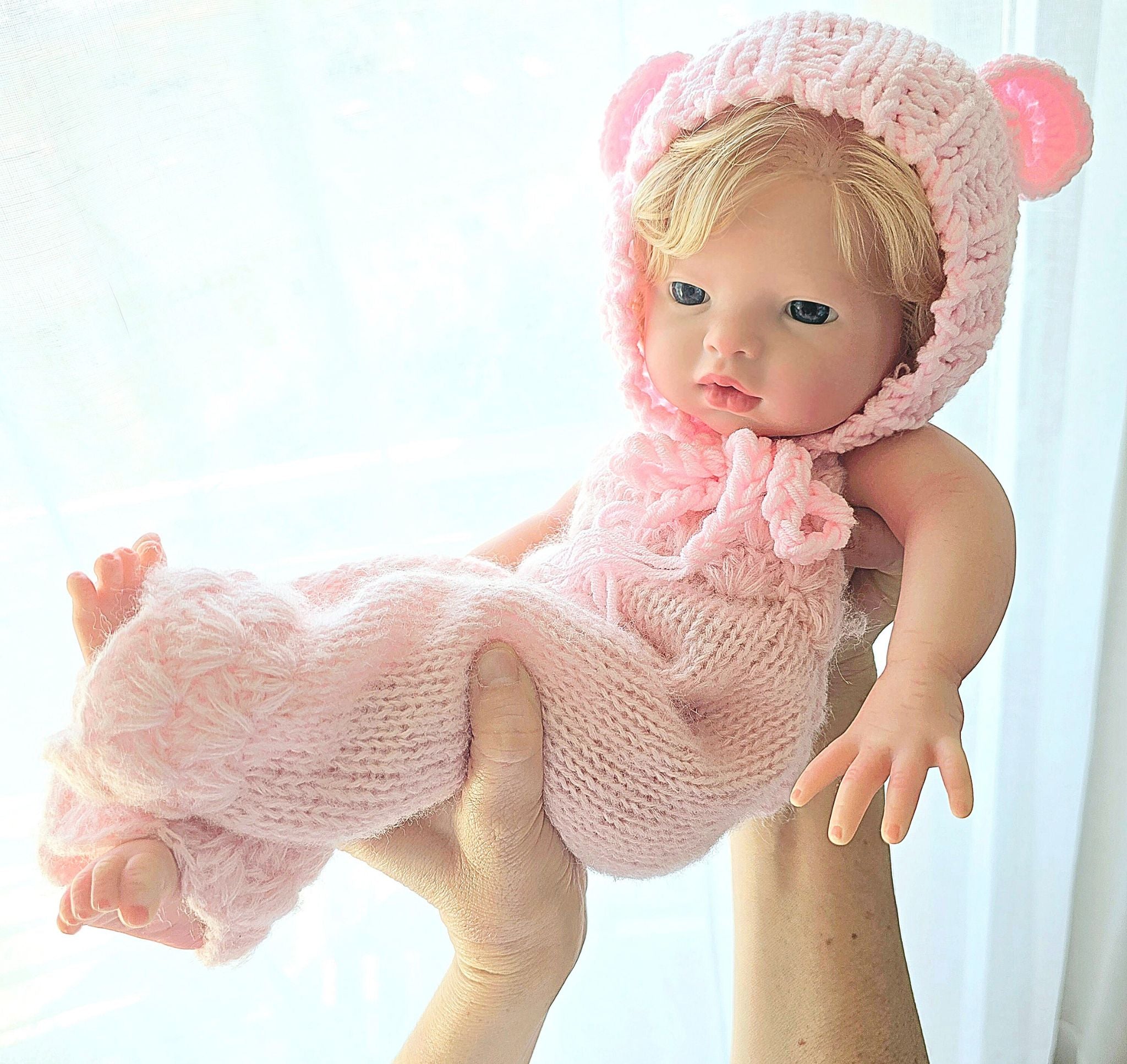 Bebé Reborn Silicona "Gabriela" (42cm, 2.2kg) – ¡Tacto Auténtico, Pelo Real y Puedes Bañarla! ☁️🎀