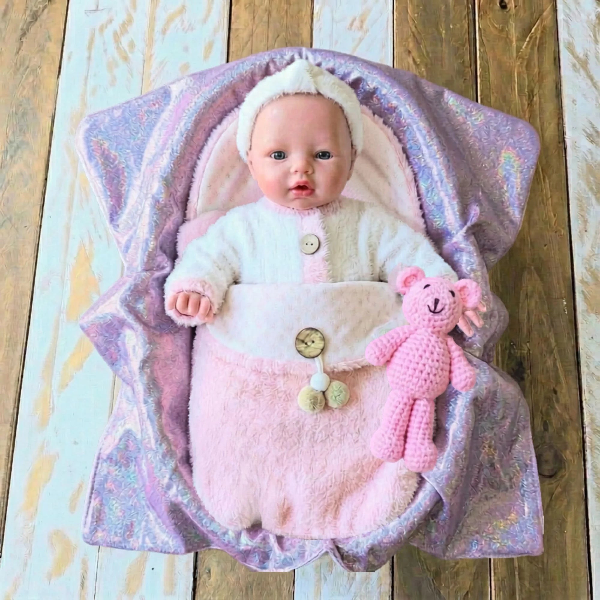 Bebé Reborn Silicona Juana (42 cm, 2,2 kg) – Efecto Recién Nacida sin Pelo con Ajuar y Manta Brillante ☁️