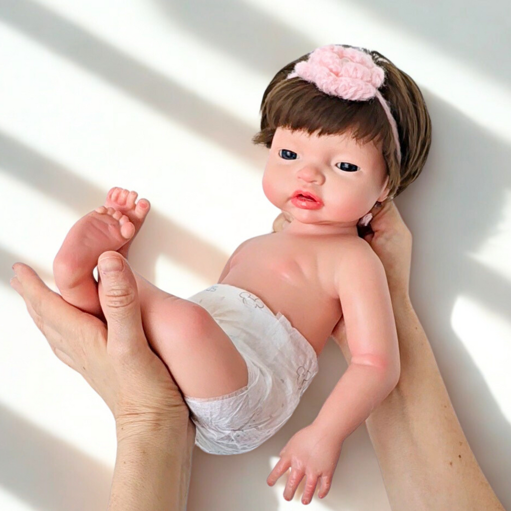 Bebé Reborn Silicona "Miel" (43cm, 2.3kg) – ¡Bebe, Hace Pis y Tiene Pelo Real! 🍼💦