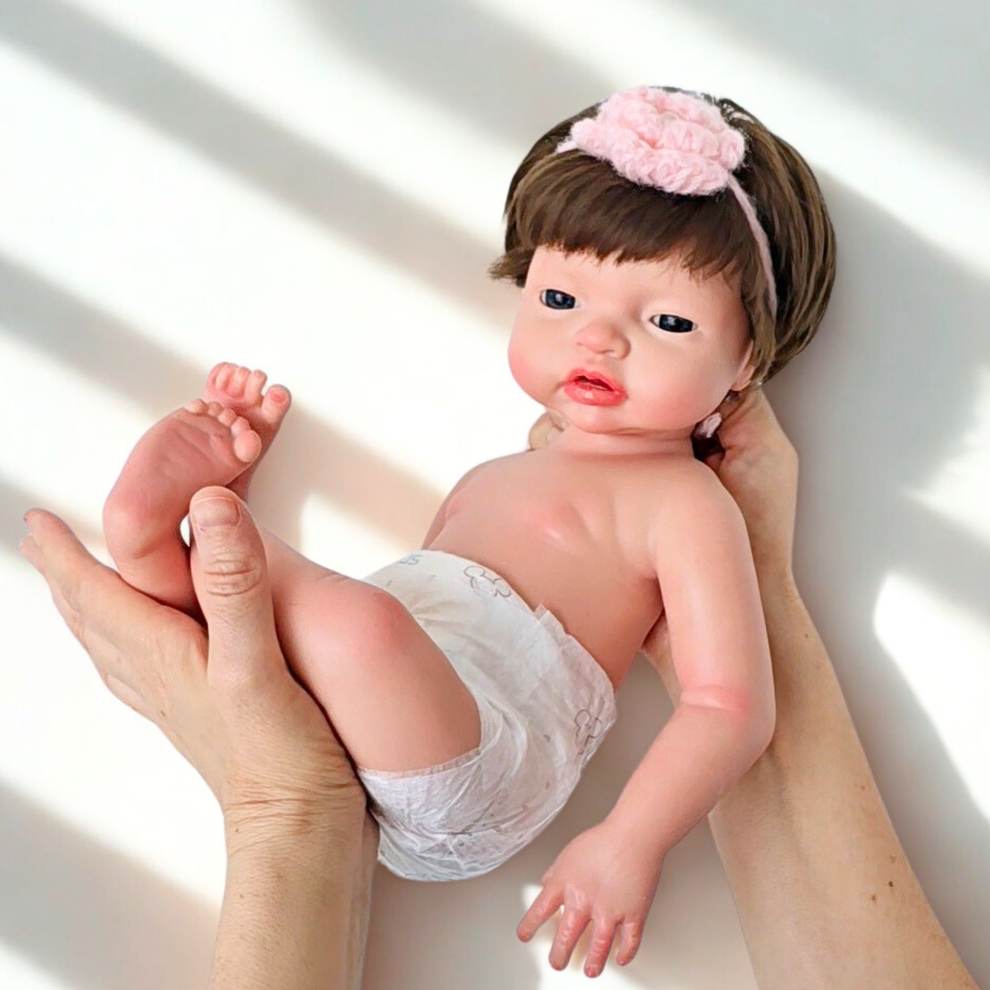 Bebé Reborn Silicona "Miel" (43cm, 2.3kg) – ¡Bebe, Hace Pis y Tiene Pelo Real! 🍼💦