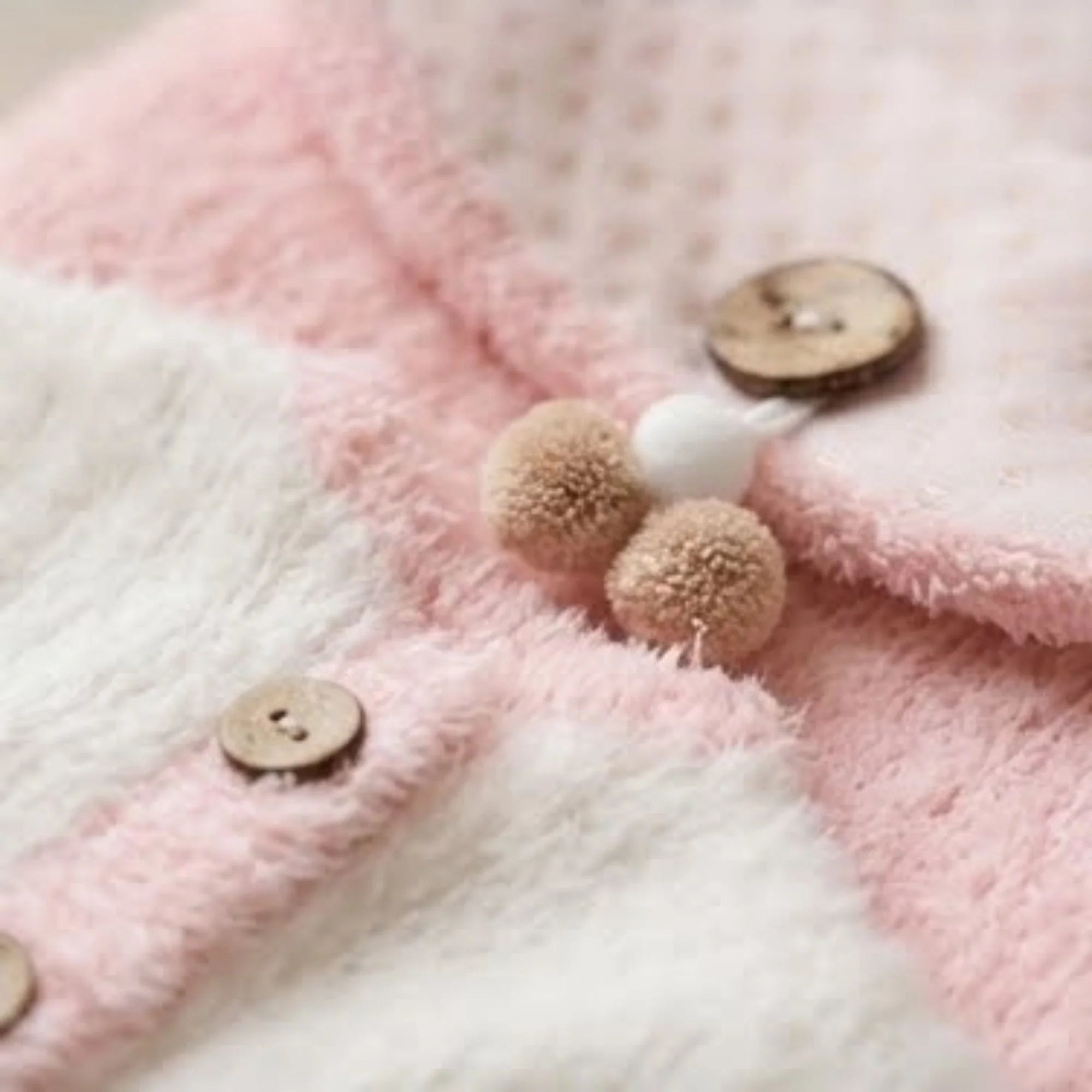 Bebé Reborn Silicona "Lucía" Edición Nube de Angora – ¡Bebe, Hace Pis y es Pura Suavidad!