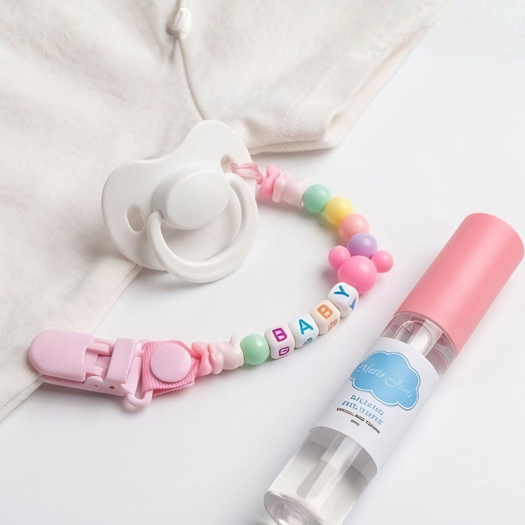 Set 4 en 1 "Dulce Paseo": Chupete, Chupetero y Lubricante para Bebés de Silicona (Miel, Adriana y Leo) 🍼