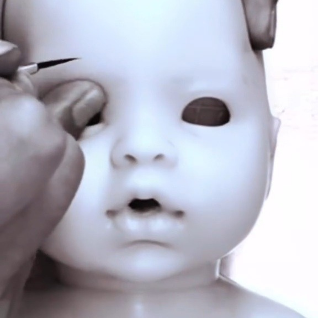Bebé Reborn Silicona Juana (42 cm, 2,2 kg) – Efecto Recién Nacida sin Pelo con Ajuar y Manta Brillante ☁️