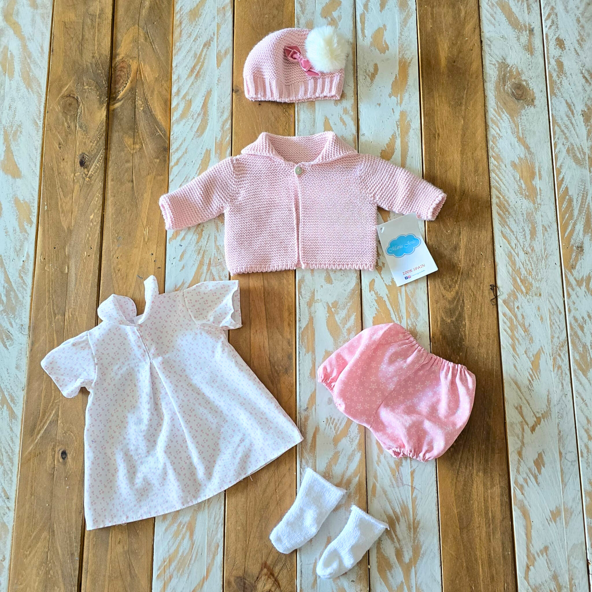 Ropa para Muñecas Reborn (42-48 cm): Conjunto Boutique "Dulce Paseo" con Gorrito y Patucos