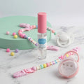Set 4 en 1 "Dulce Paseo": Chupete, Chupetero y Lubricante para Bebés de Silicona (Miel, Adriana y Leo) 🍼