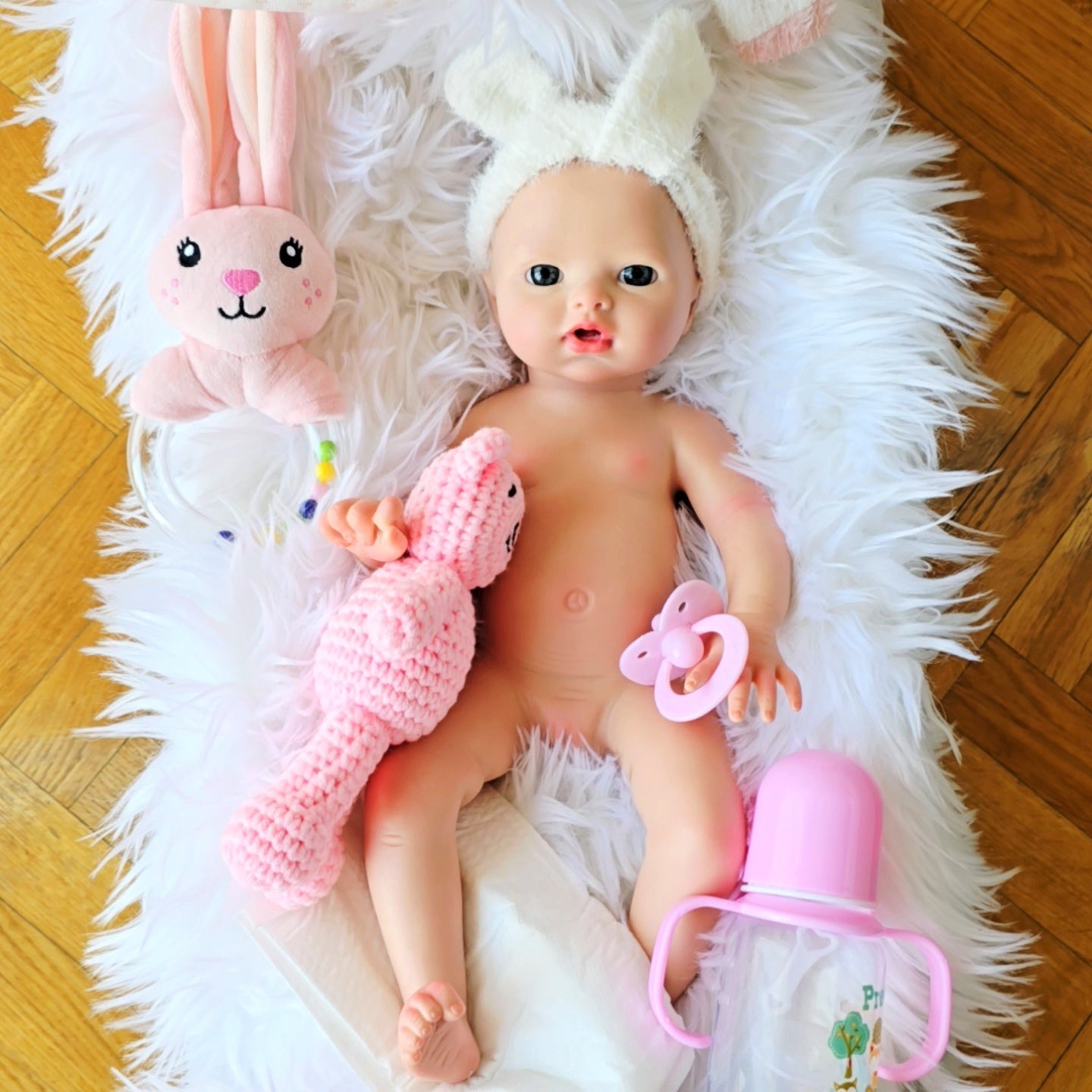 Bebé Reborn Silicona Juana (42 cm, 2,2 kg) – Efecto Recién Nacida sin Pelo con Ajuar y Manta Brillante ☁️