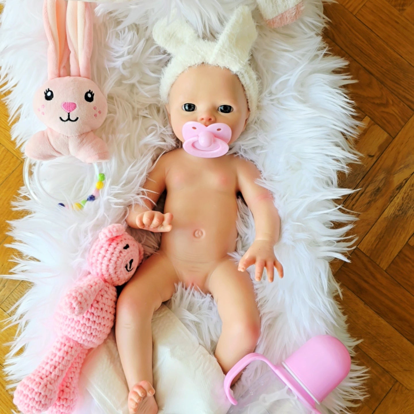 Bebé Reborn Silicona Juana (42 cm, 2,2 kg) – Efecto Recién Nacida sin Pelo con Ajuar y Manta Brillante ☁️